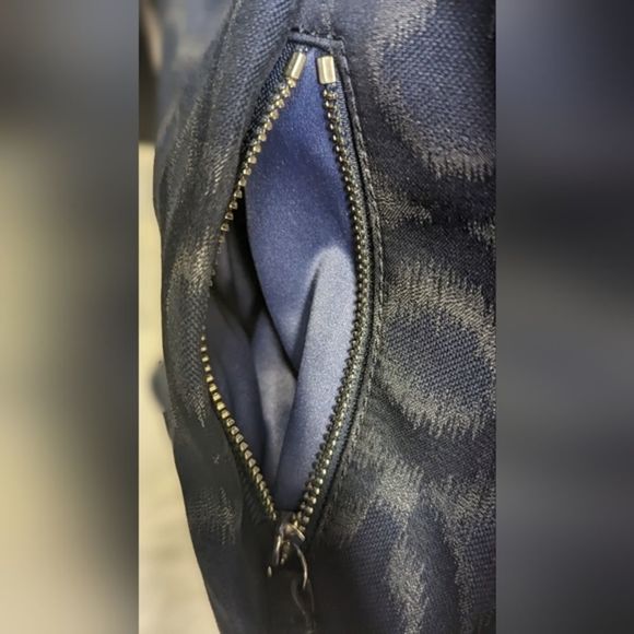 EUC Coach Isabelle purse navy fabrick with silver c design throughout Satin navy - Picture 11 of 12